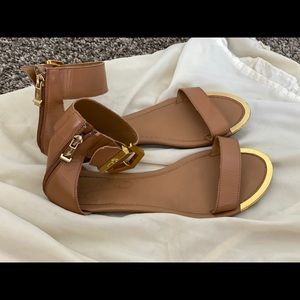 Jessica Simpson Beige and Gold Sandals